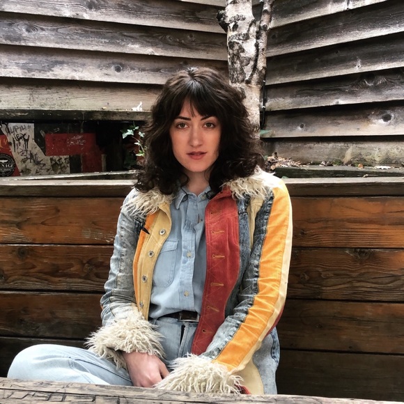 Meet your Posher, Taylor - Picture 1 of 1